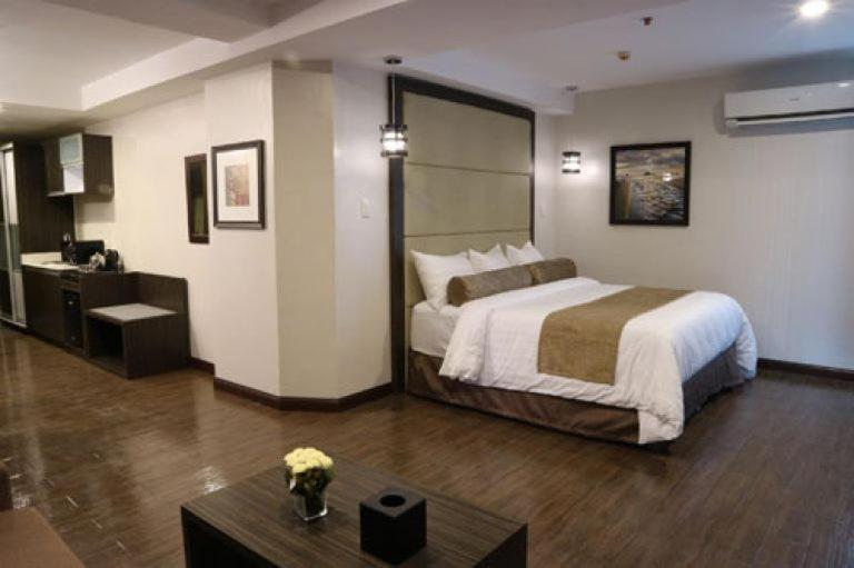 My Happy Place West Avenue Suites Кесон-Сити Экстерьер фото